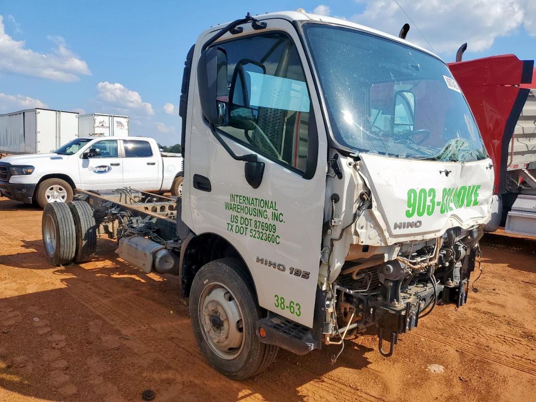 2017 HINO 195