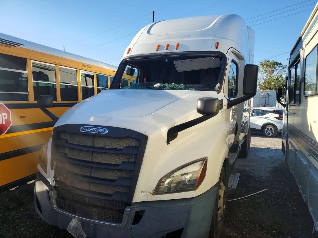 2018 FREIGHTLINER CASCADIA 126