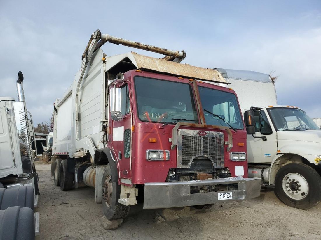 2010 PETERBILT 320