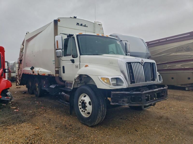 2004 INTERNATIONAL 7000