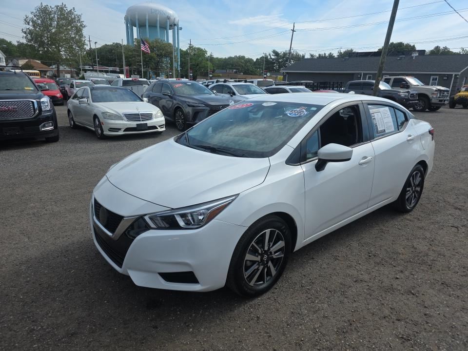 2022 Nissan SV