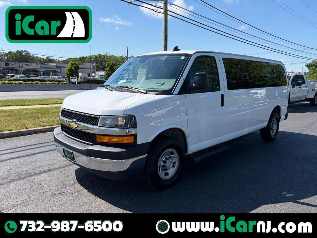 2023 Chevrolet 3500 Passenger