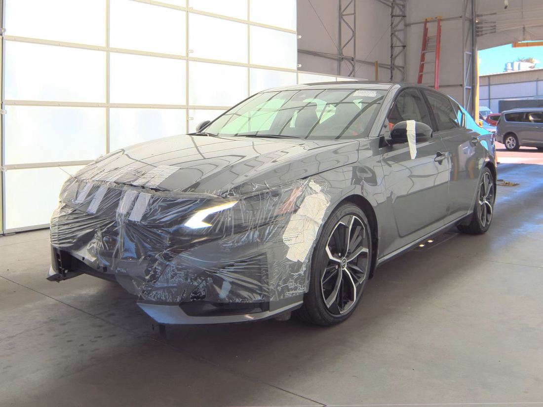 2024 NISSAN SR