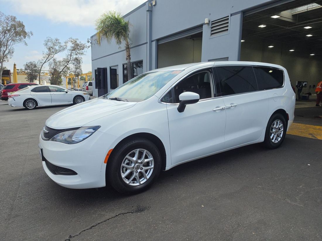 2023 CHRYSLER LX