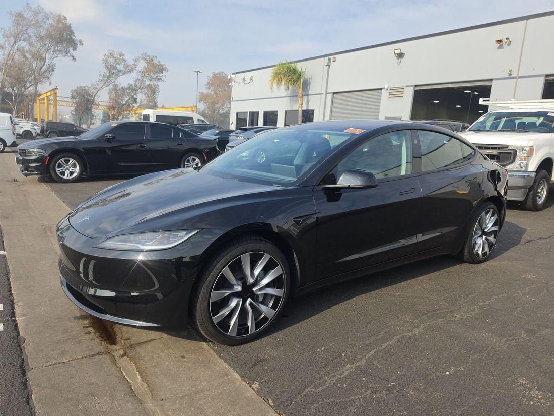 2025 TESLA Model 3