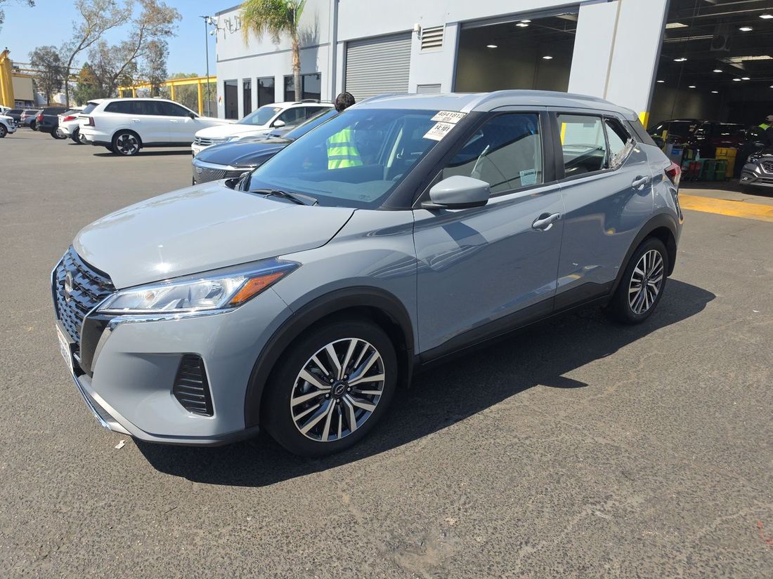 2023 NISSAN SV
