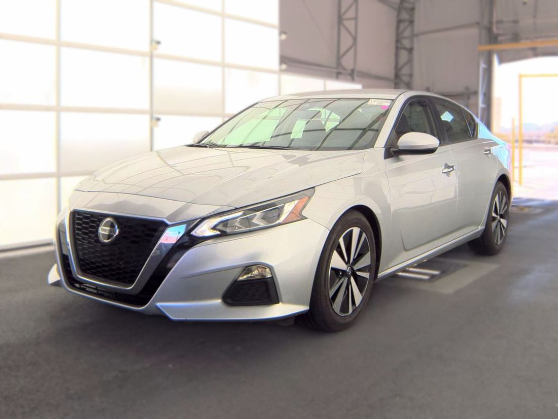 2021 NISSAN SV