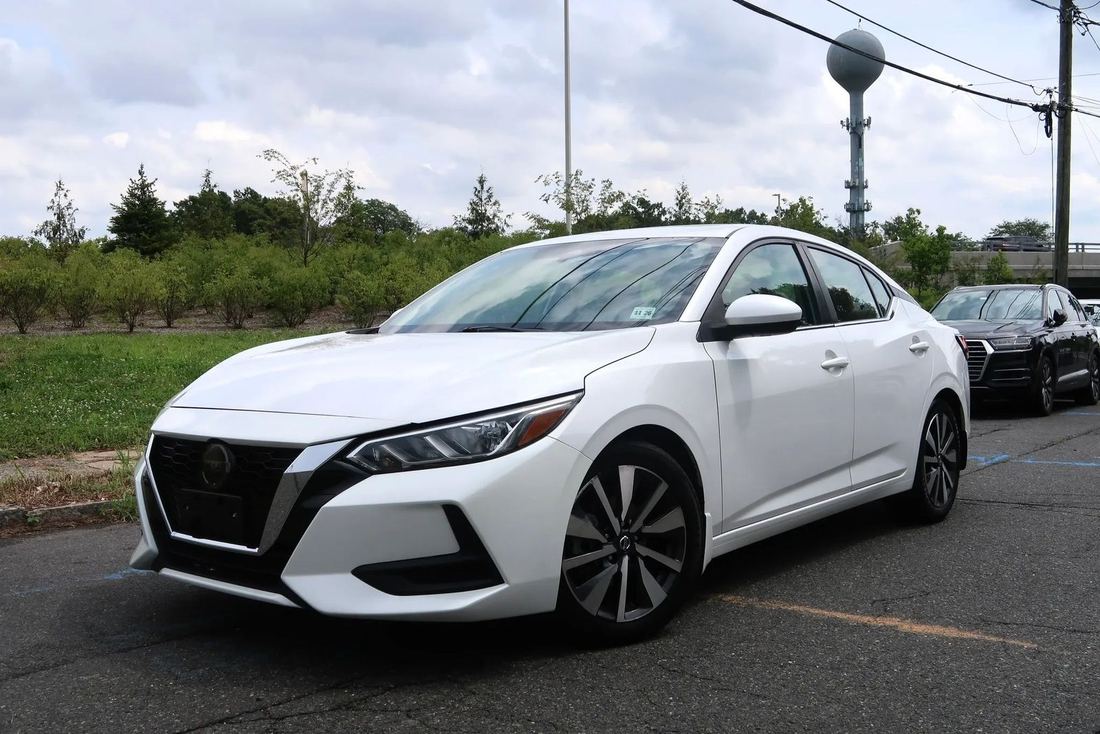 2021 Nissan SV