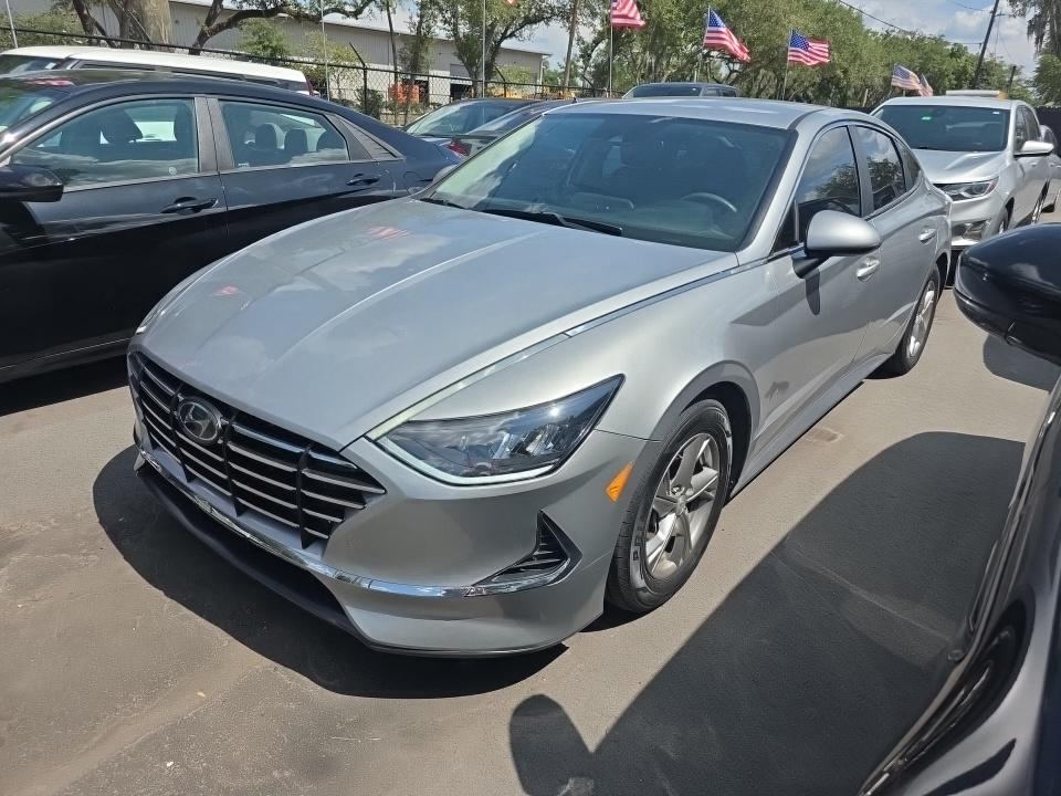 2021 Hyundai SE