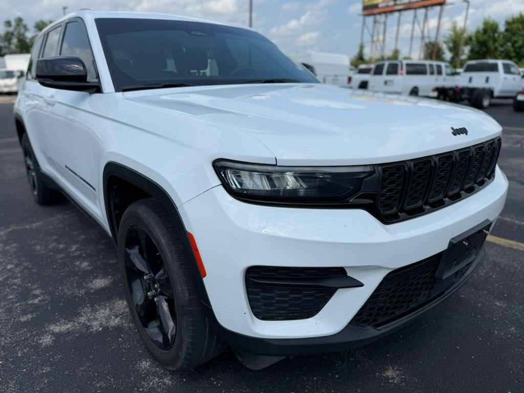 2023 Jeep Laredo, Altitude