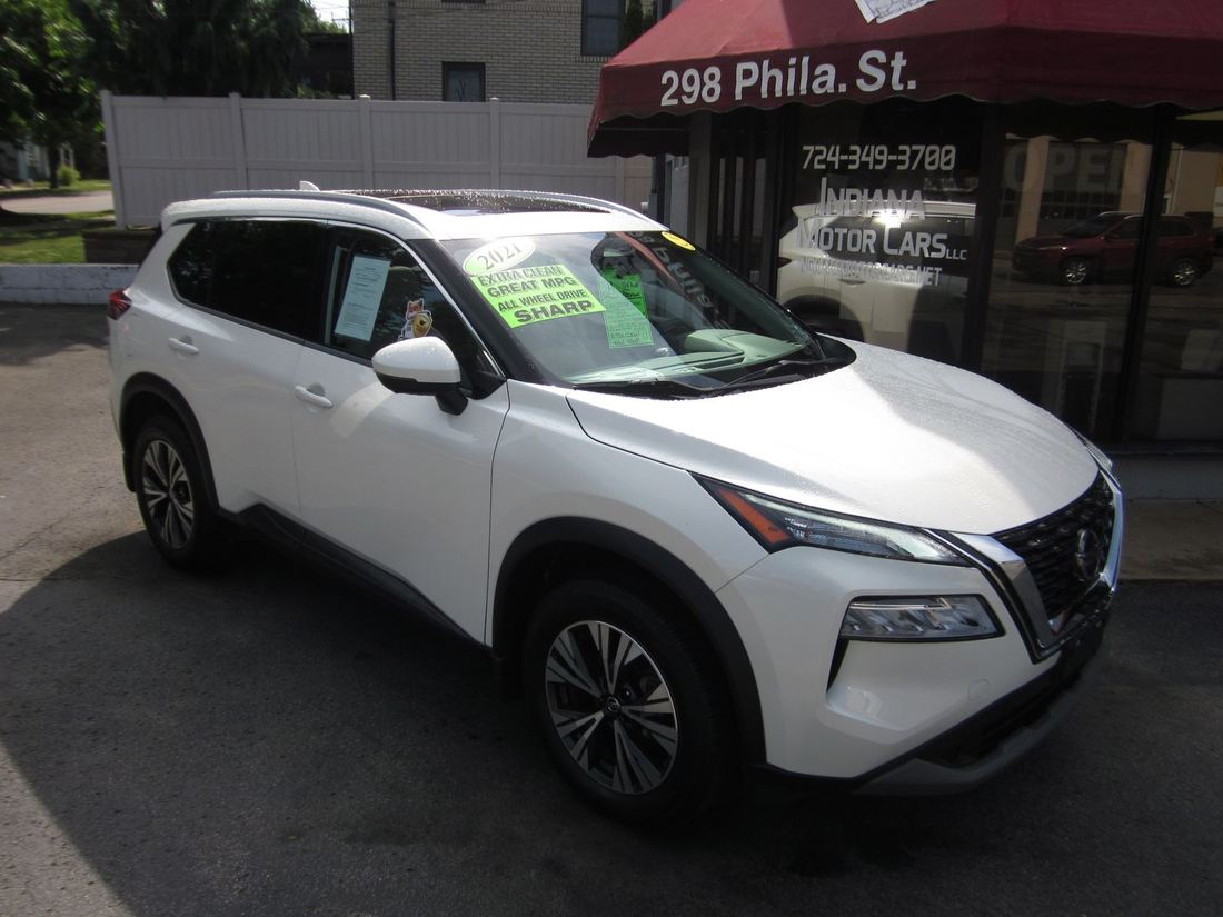 2021 Nissan SV