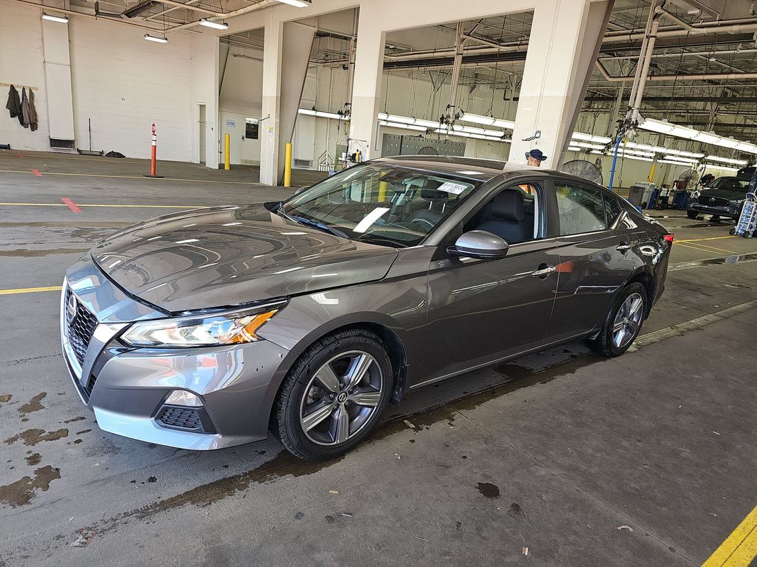 2022 Nissan S