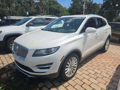 2019 Lincoln Premier