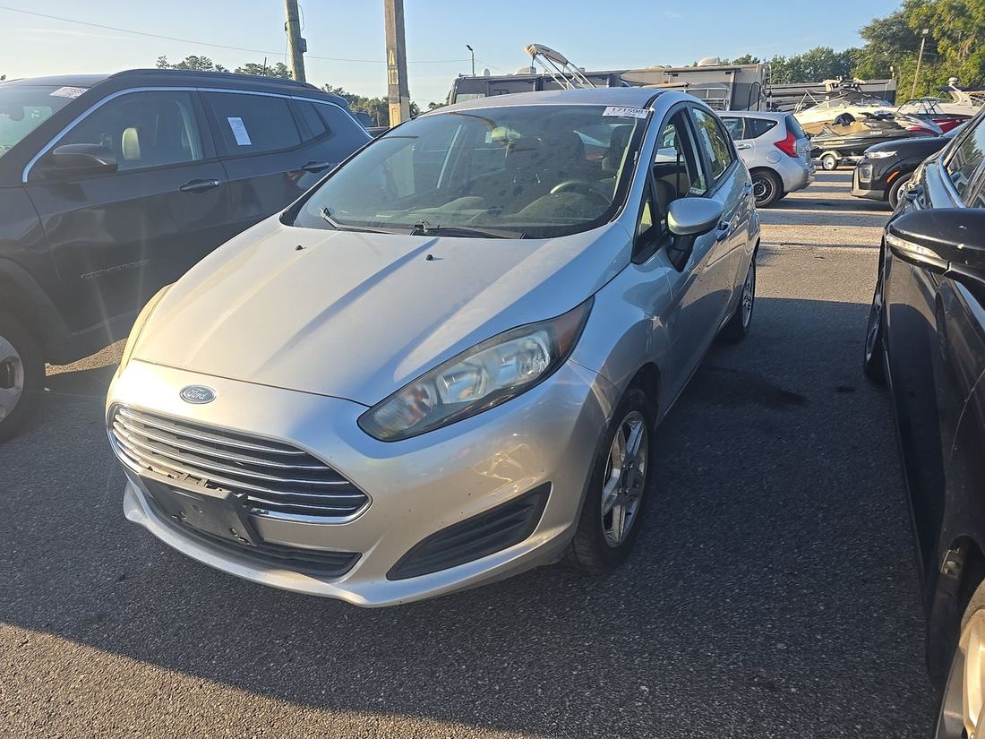 2017 FORD SE