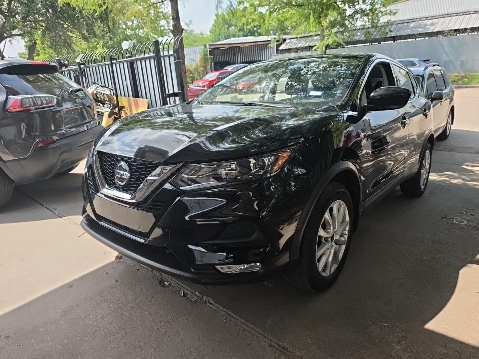 2021 Nissan SV