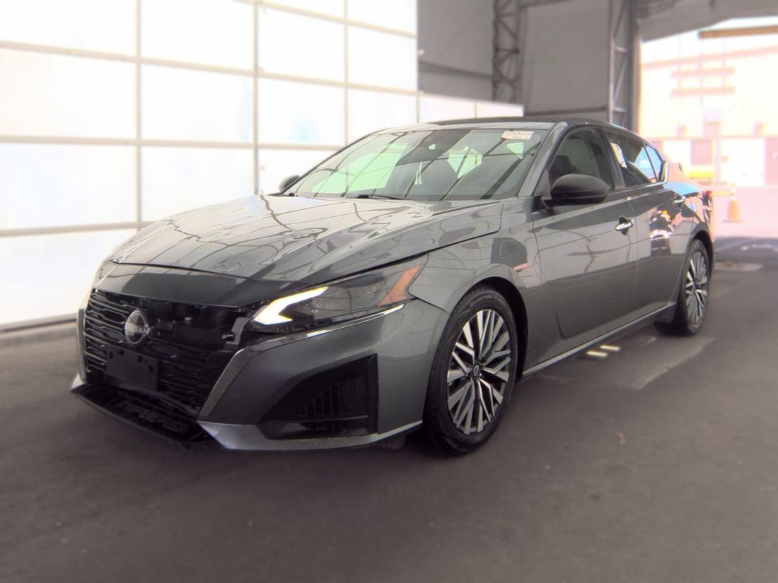 2024 NISSAN SV