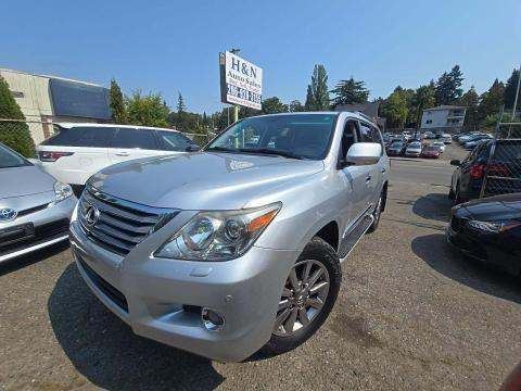 2011 Lexus URJ201L
