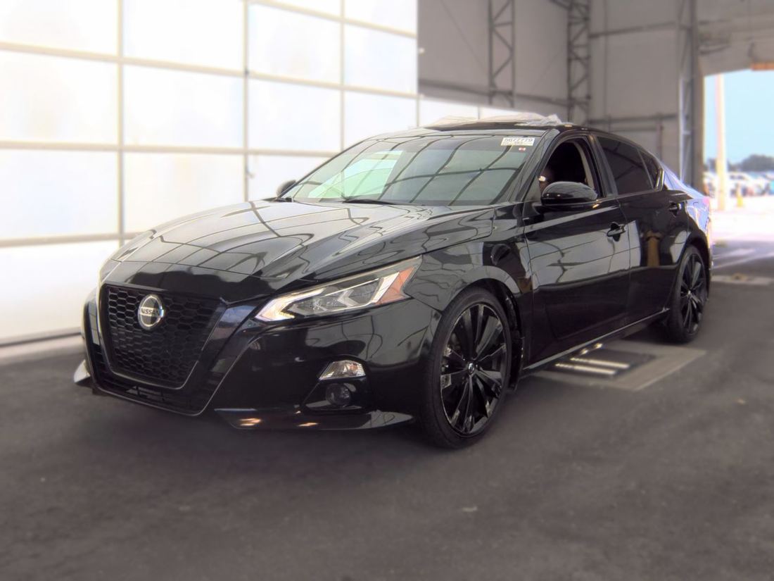 2022 NISSAN SR