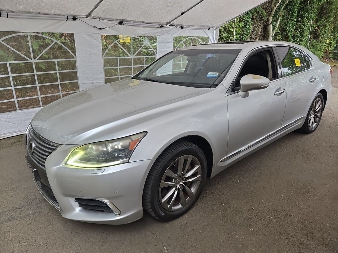 2013 Lexus UVF46L