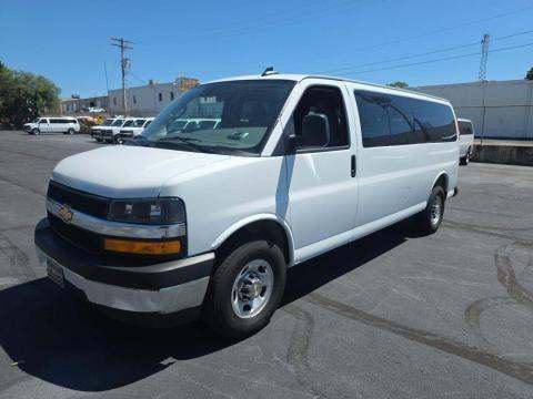 2025 Chevrolet 3500 Passenger
