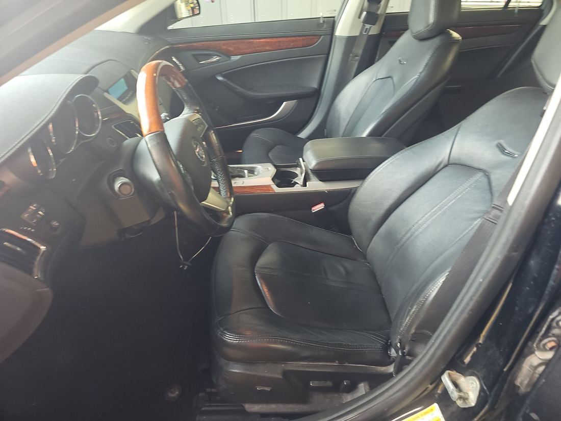 2011 CADILLAC Luxury