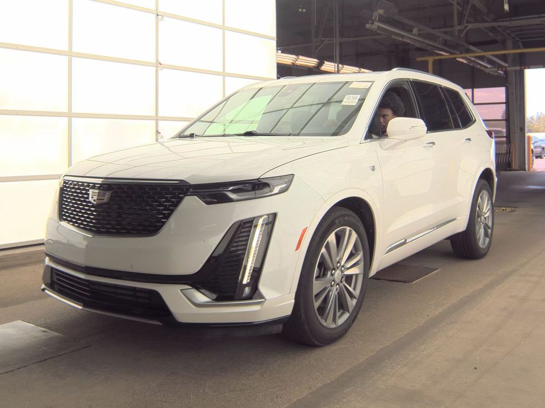 2024 CADILLAC Premium Luxury