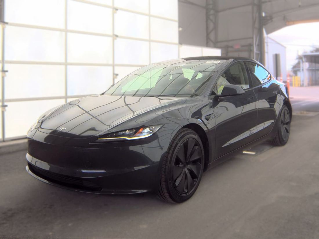 2025 TESLA Model 3