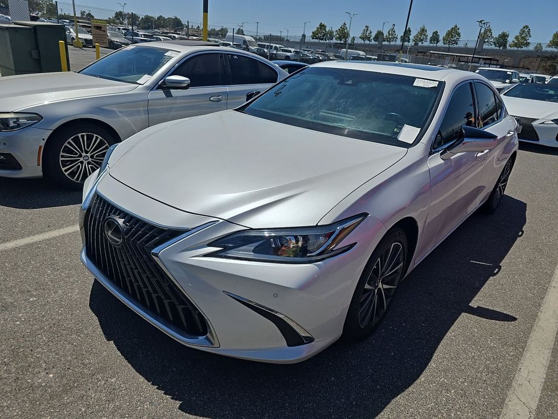 2023 LEXUS 10 Series