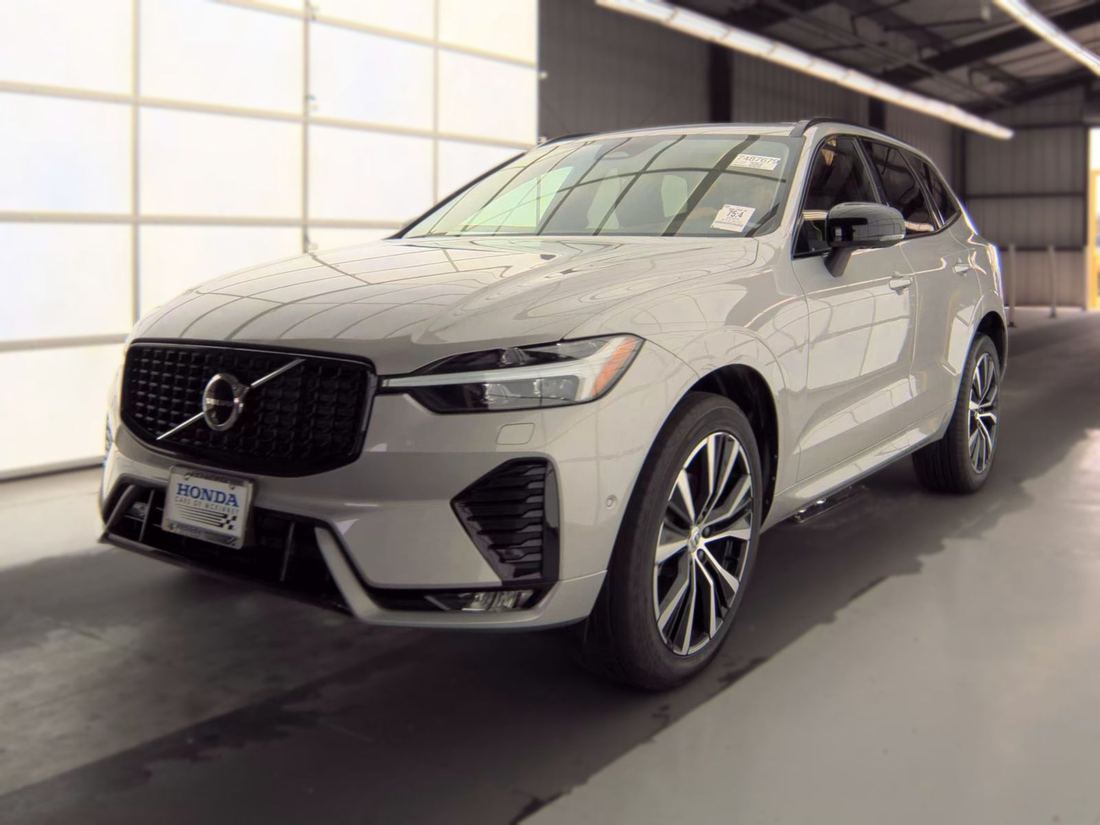 2024 Volvo Plus Dark