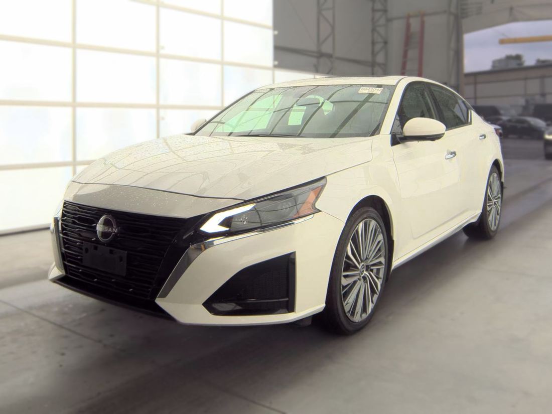 2023 NISSAN SL