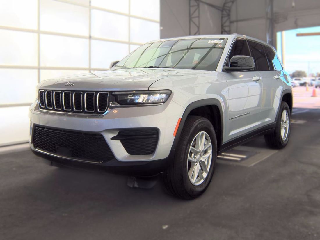 2023 JEEP Laredo, Altitude