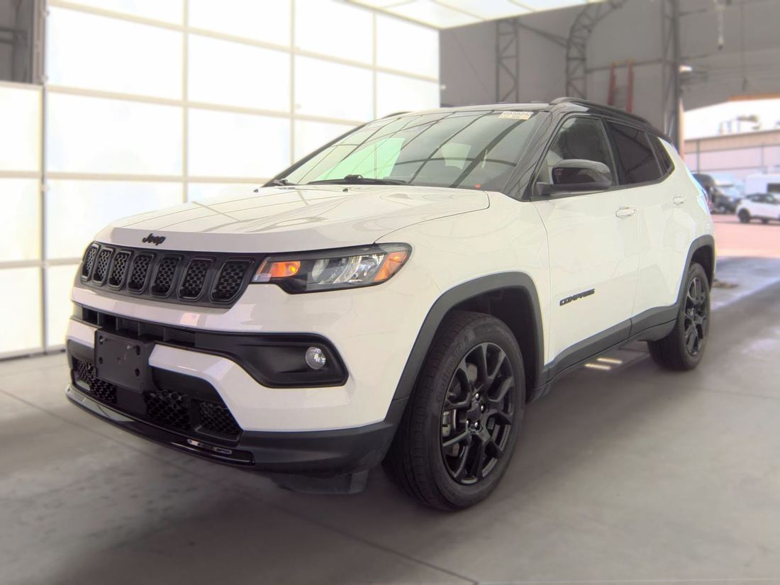 2023 JEEP North, Latitude