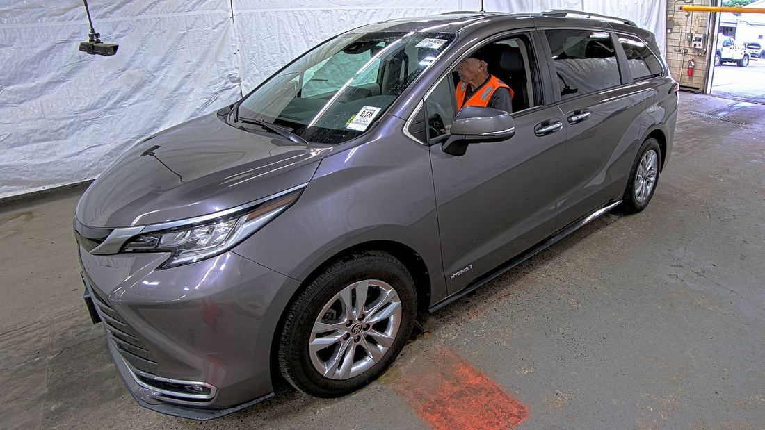 2021 Toyota AXLH45L