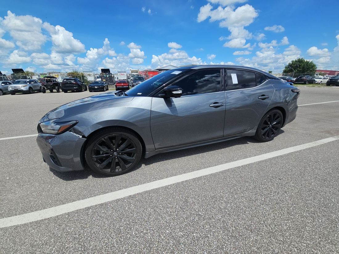 2023 Nissan SR