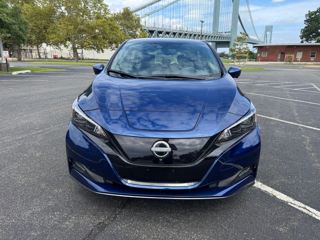 2025 Nissan SV