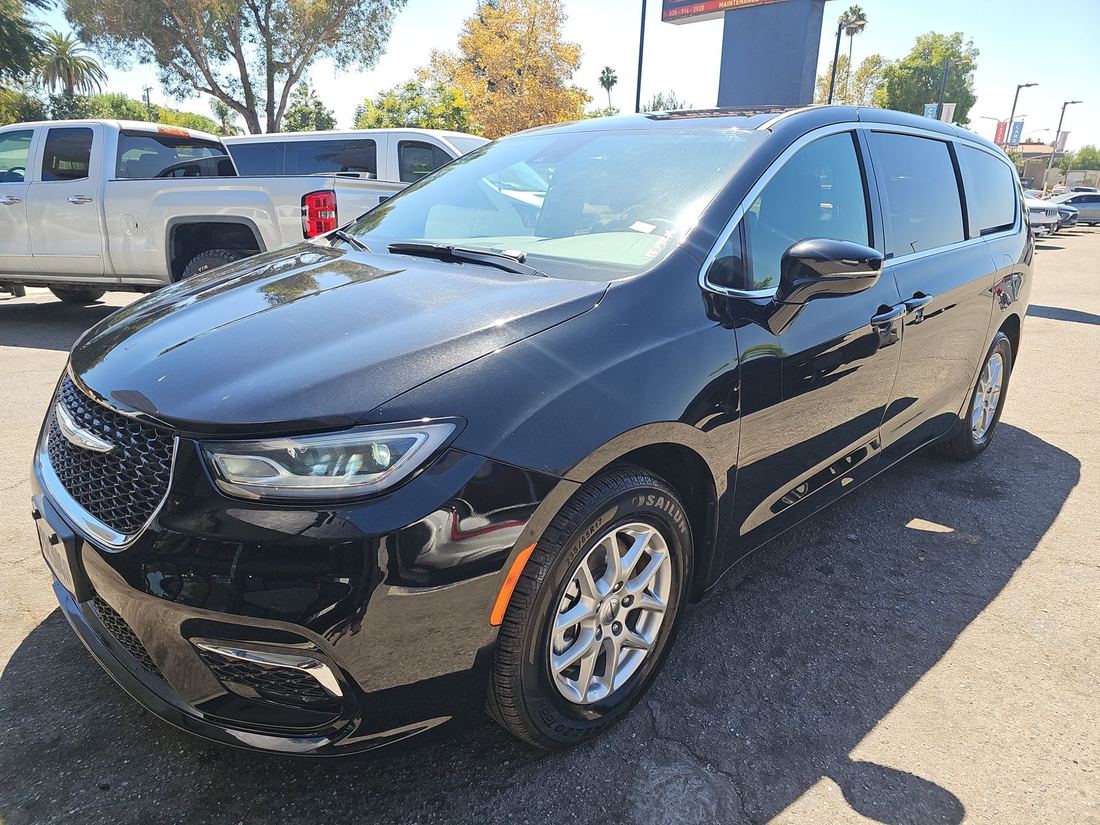 2025 CHRYSLER Select