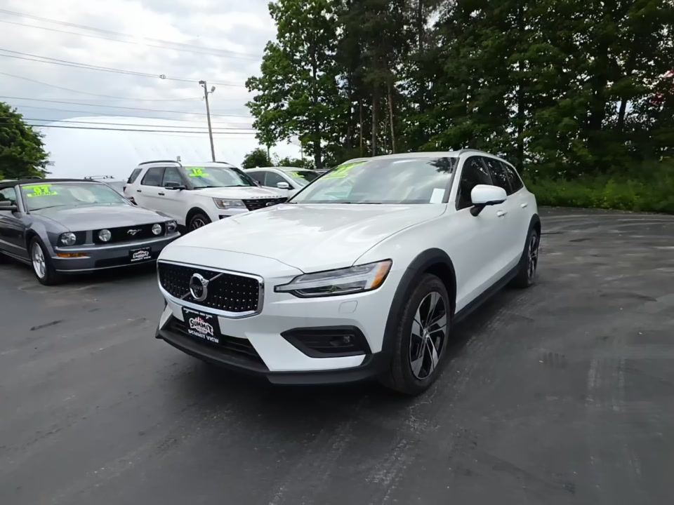 2022 Volvo Cross Country