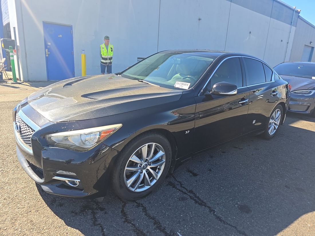 2015 INFINITI Q50