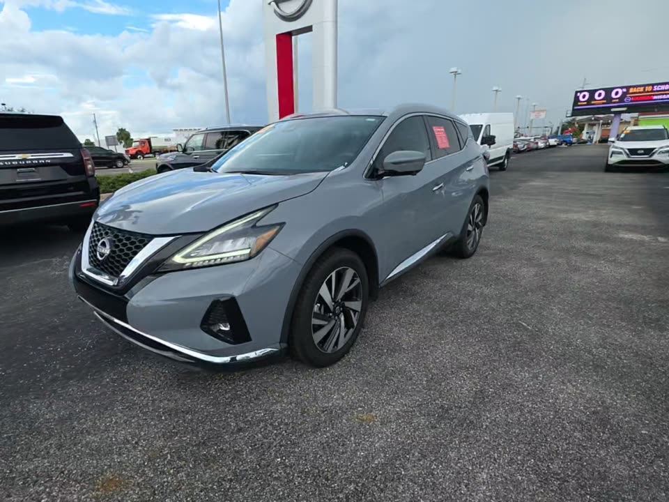 2023 Nissan SL