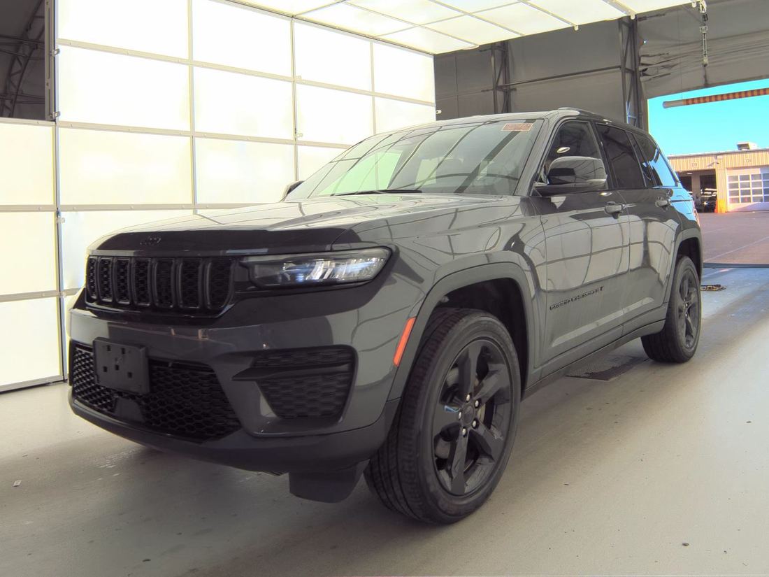 2023 Jeep Laredo, Altitude