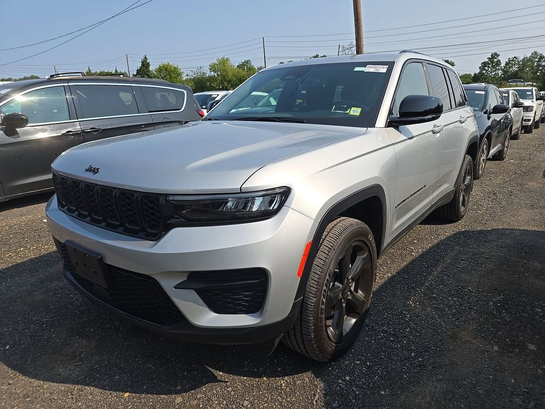 2023 Jeep Laredo, Altitude