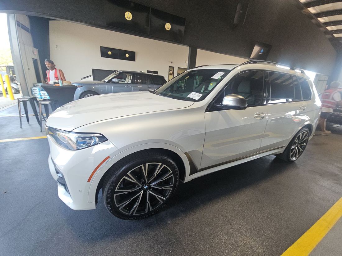 2020 BMW M50i