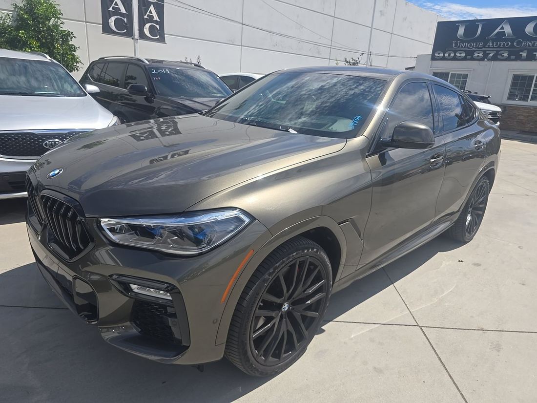 2021 BMW M50i