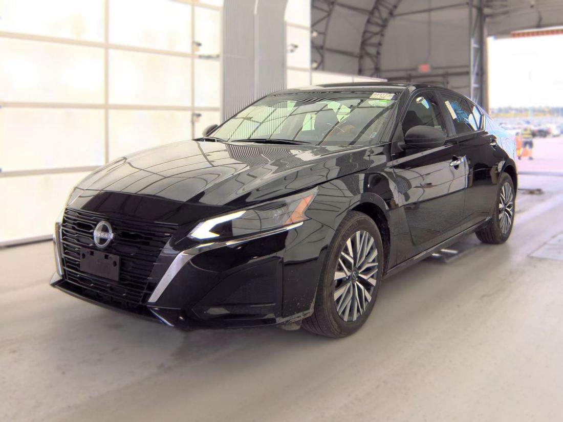 2025 Nissan SV