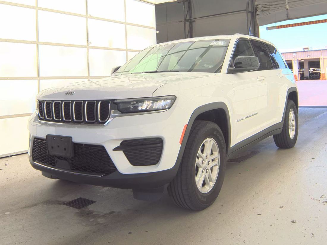 2023 Jeep Laredo, Altitude