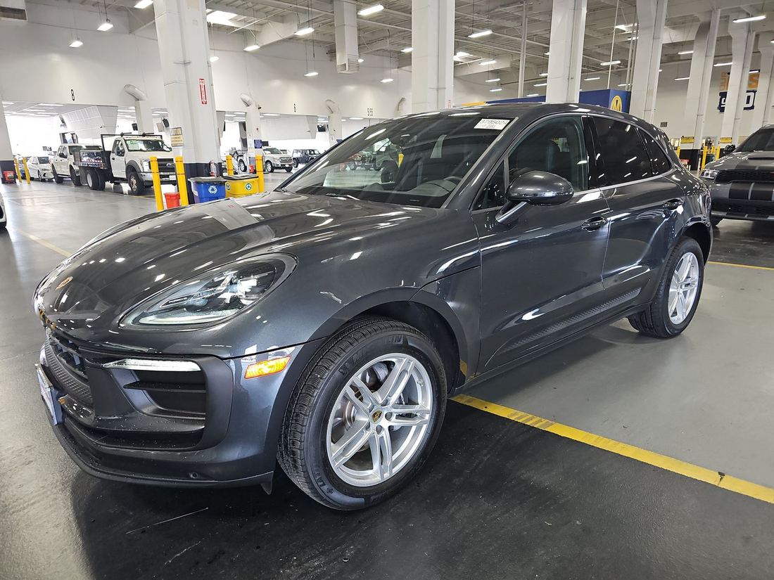 2025 Porsche Macan, Macan T