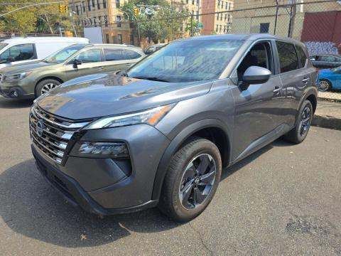 2025 Nissan SV
