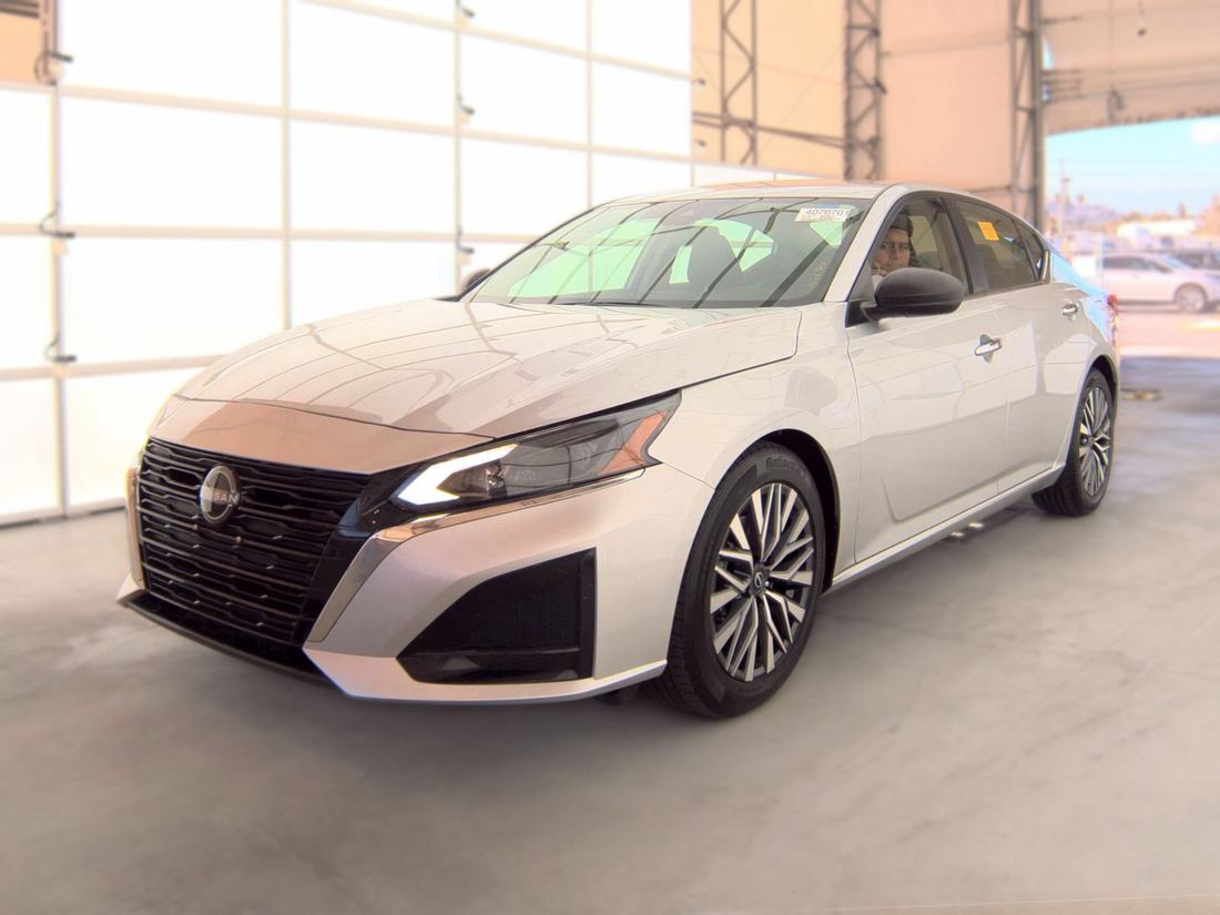 2024 Nissan SV