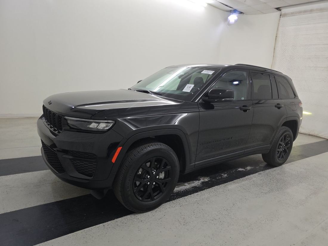 2025 Jeep Laredo, Altitude