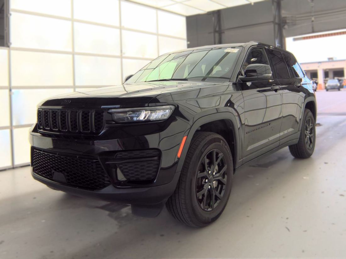 2025 Jeep Laredo, Altitude